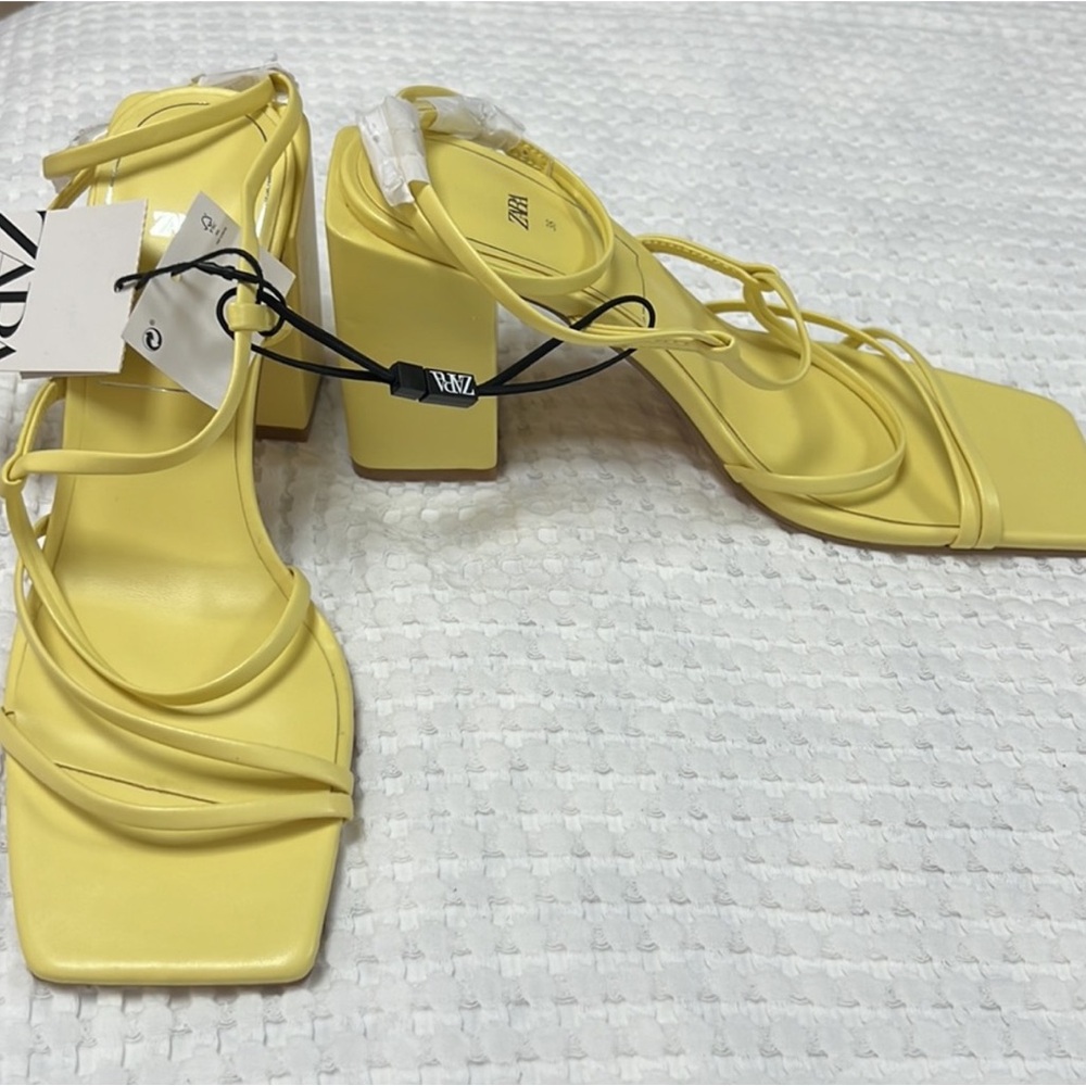 Zara NWT Lemon Strappy Square-Toe Heels